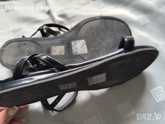 Черни сандали Guess 38, снимка 4 - Сандали - 52041910