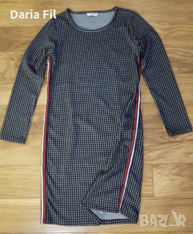 Рокля от плътно еластично трико в черно/бяло каре с червен кант отстрани 