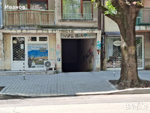 Гараж под нем на ул.Оборище 82