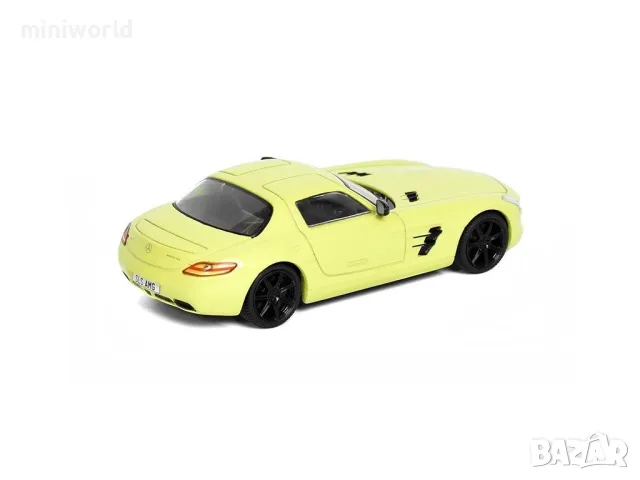 Mercedes-Benz SLS AMG - мащаб 1:43 на Solido моделът е нов в PVC дисплей-кейс, снимка 2 - Колекции - 49553827
