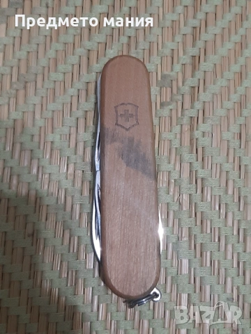 Оригинален швейцарски джобен нож Victorinox с дървена дръжка, снимка 5 - Ножове - 53087143