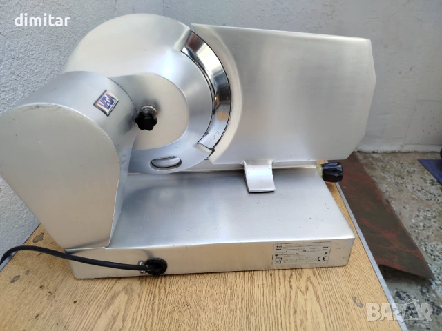 Професионална колбасорезачка VEGA , снимка 10 - Обзавеждане на кухня - 54267508