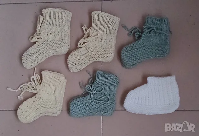 Бебешки вълнени ръчно плетени чорапки и детско розово плетено късо панталонче., снимка 2 - Бебешки чорапи - 48487163