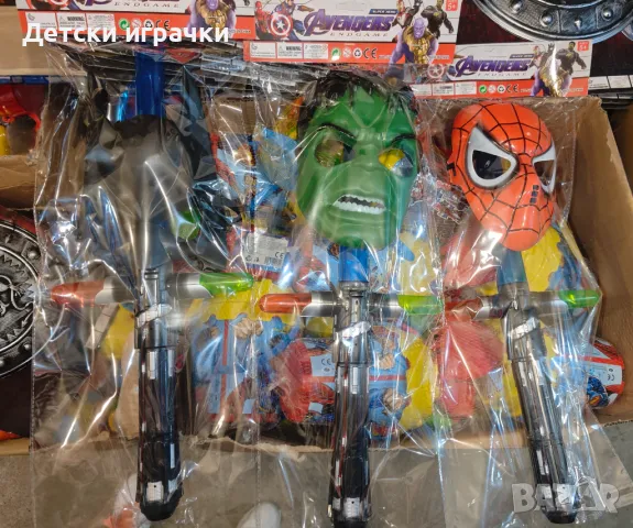 Маска на Хълк, Спайдърмен, Батман със светещ меч