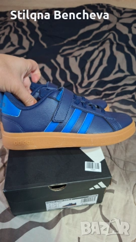 Нови детски кожени маратонки за момче Adidas 35 номер, снимка 2 - Детски маратонки - 54327225