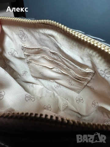 Стилна дамска чанта Guess – оригинална, б/у, запазена, снимка 5 - Чанти - 53902447