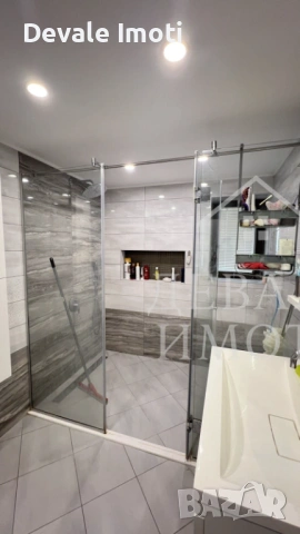 Продава се масивна двуетажна къща с гараж в гр. Мартен, снимка 14 - Къщи - 53354093