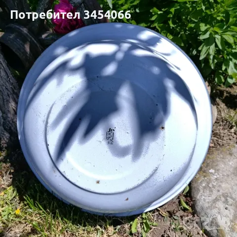 Емайлиран леген. 