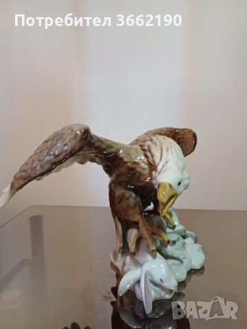 Порцеланов орел, снимка 2 - Декорация за дома - 52497980