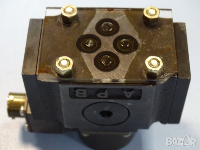 серво клапан Rexroth 4WSE2EM6-21/5B9ET315K17EV directional ser-valves in 4-way variant, снимка 8 - Резервни части за машини - 37994701