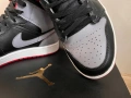 Оригинални Nike Air Jordan 1 mid в размер 42, снимка 3