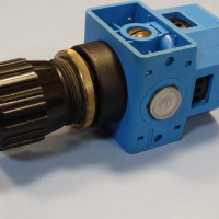 Регулатор за налягане Festo LR-1/4-S-8 pressure regulator, снимка 3 - Резервни части за машини - 44602414