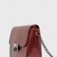 Елегантна, малка, лачена чанта в бордо, снимка 3 - Чанти - 30560041