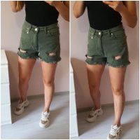 Дамски къси панталони в маслено зелено, снимка 1 - Къси панталони и бермуди - 36981060