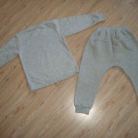Ватирана блузка МИНЬОНИТЕ 4-5г.подарък панталон, снимка 2 - Детски комплекти - 31787221