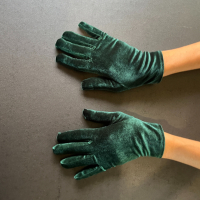 Къси дамски елегантни ръкавици от зелен плюш 8646, снимка 5 - Ръкавици - 44290800