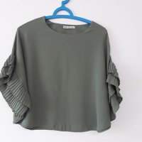 Маслено зелена дамска блуза ,ръкав пеперуда . Размер 44 ., снимка 1 - Блузи с дълъг ръкав и пуловери - 42183356