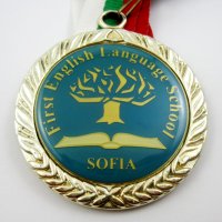 Златен медал-Първа Английска гимназия-Награден за отличен успех, снимка 1 - Колекции - 34356809