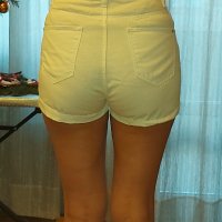 Бели дънкови къси панталонки - 15 лв., снимка 4 - Къси панталони и бермуди - 38438416