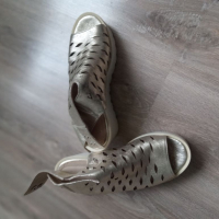 Продавам дамски обувкивки естествена кожа обувани са няколко пъти напълно запазени, снимка 1 - Сандали - 36505338