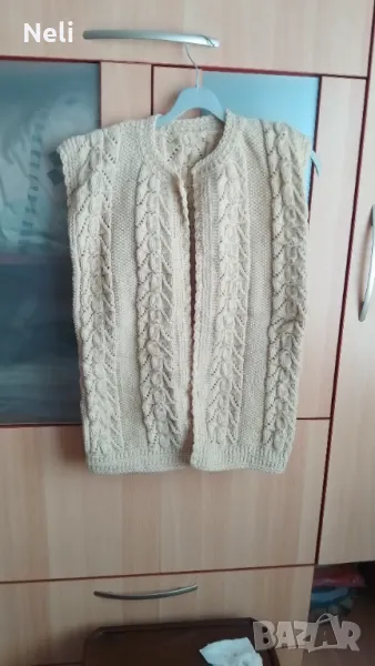 Дамски елек от чиста вълна, плетено на ръка, бяло, снимка 1