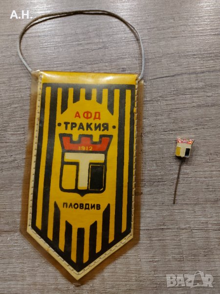 Флагче и значка на Ботев Пловдив / Тракия Пловдив, снимка 1