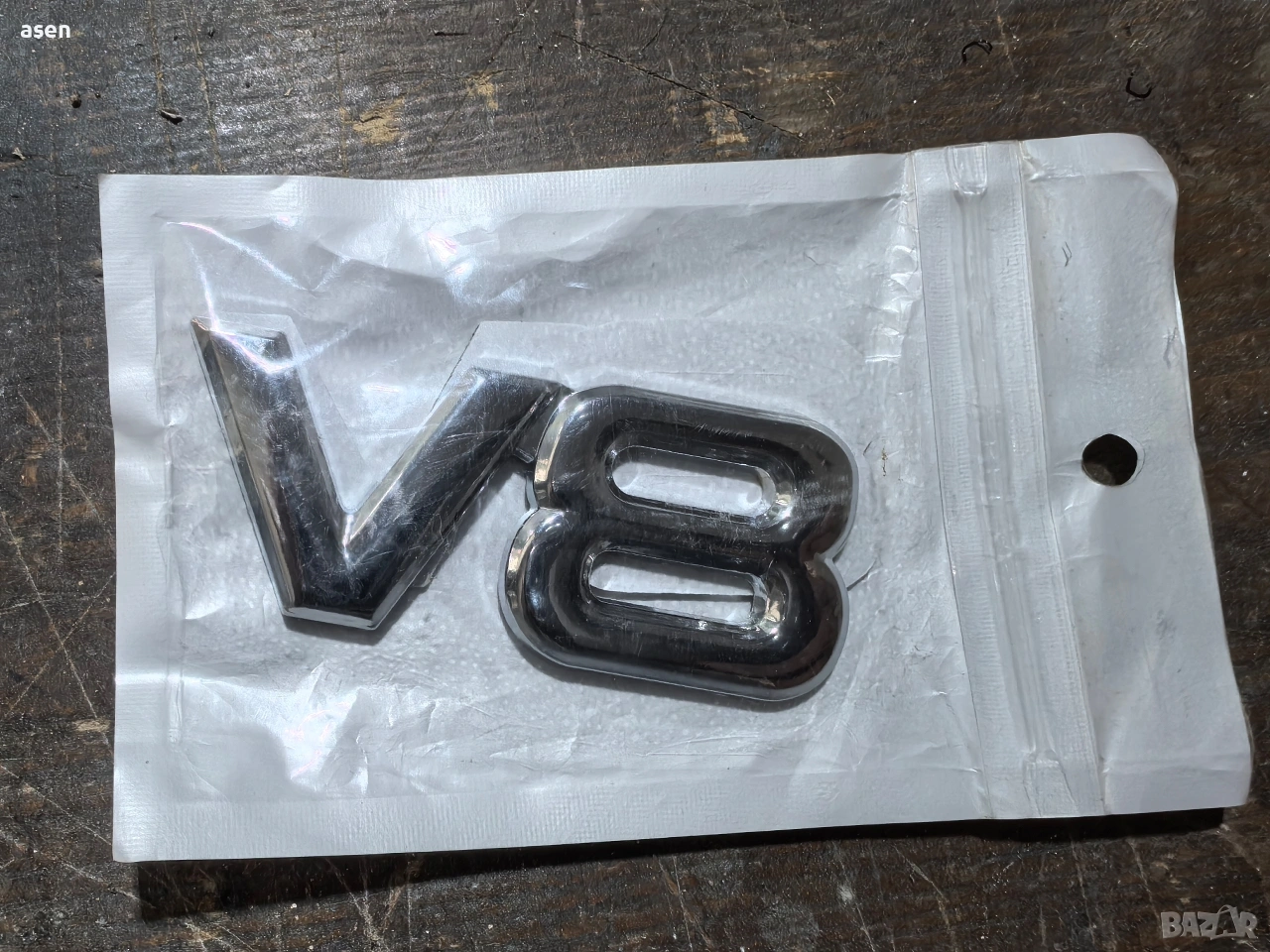 Стикер V8, снимка 1