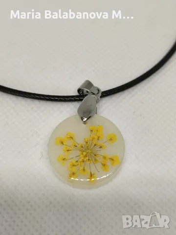 Колиета от епоксидна смола и естествени цветя , снимка 3 - Колиета, медальони, синджири - 48660110