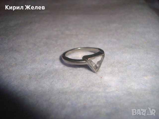 СТИЛЕН СРЕБРИСТ НЕЖЕН МОДЕН АРТ ПРЪСТЕН с ТРИЪГЪЛЕН ФАСЕТИРАН КРИСТАЛ 27564