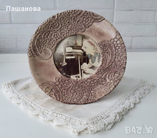 Ретро рамка с релефна дантела