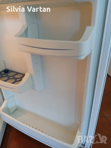 Хладилник среден размер , снимка 13 - Хладилници - 52329994