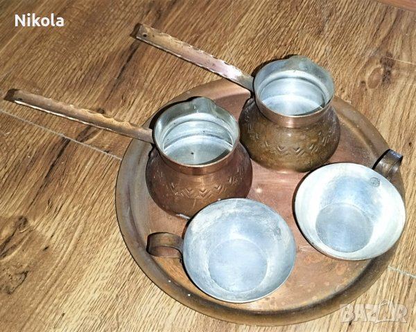 Меден сервиз за турско кафе 2 джезвета и 2 чаши с поднос, снимка 1 - Антикварни и старинни предмети - 42158913