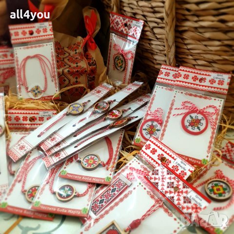 Ръчно бродирани мартеници, снимка 2 - Декорация за дома - 44507745