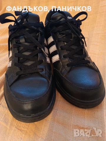 Продавам много запазени оригинални кожени маратонки Адидас, номер 43 1/3 