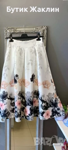 Дамска разкроена пола с флорални мотиви, снимка 1