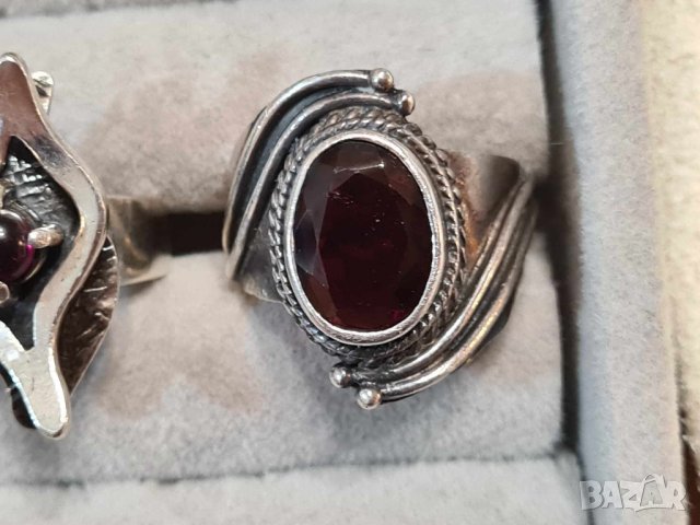 Сребърен пръстен с естествен гранат