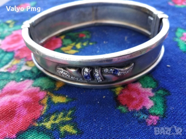 Сребърна гривна с орнаменти