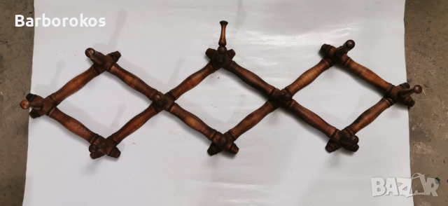 Дървена закачалка стара 