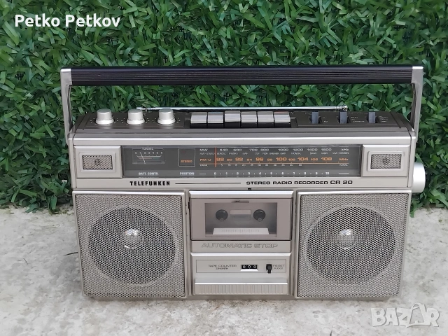 Продавам касетофон във перфектно въшно състояние ( TELEFUNKEN CR-20) 