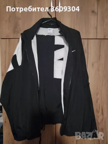 Екип на Nike , снимка 2 - Спортни дрехи, екипи - 49617806