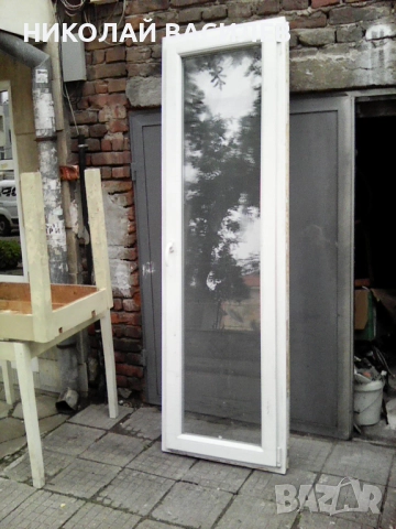 Предлага   врата   за  тераса  /  балкон  .