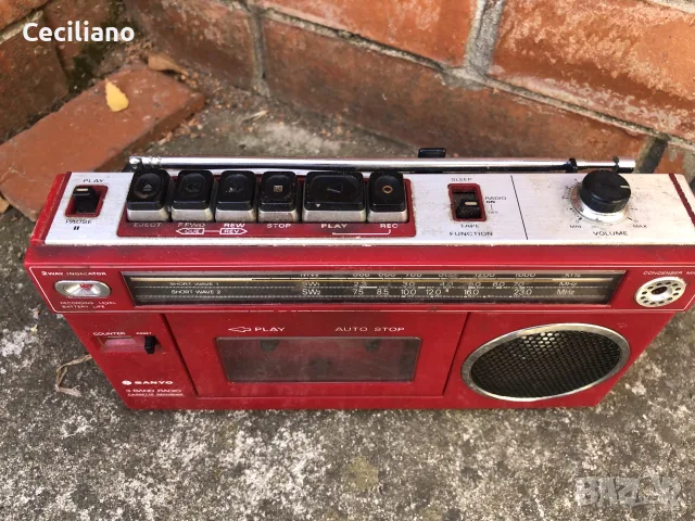 Sanyo M1700AH RED, снимка 2 - Радиокасетофони, транзистори - 56443046