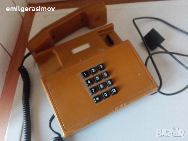 Телефон с часовник и стари телефони., снимка 10 - Други - 40461429