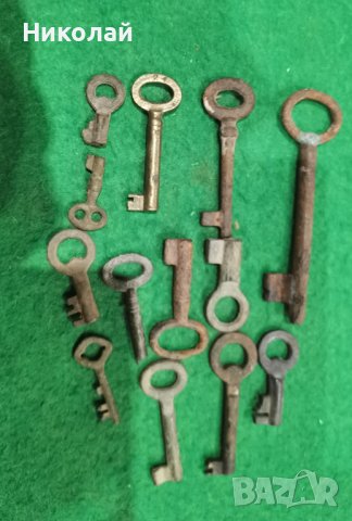 Лот стари бронзови и железни ключове, снимка 1 - Антикварни и старинни предмети - 44405655