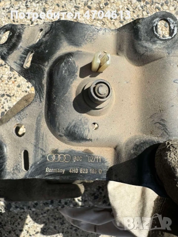 Закопчалка на преден капак на Ауди Audi A8 H4 D4 само за 20Eur. 4h0823186d, снимка 6 - Части - 53136425