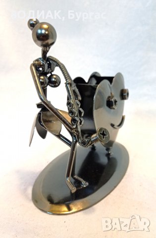 Метална Пластика Музикант / Моливник, снимка 3 - Декорация за дома - 28876923