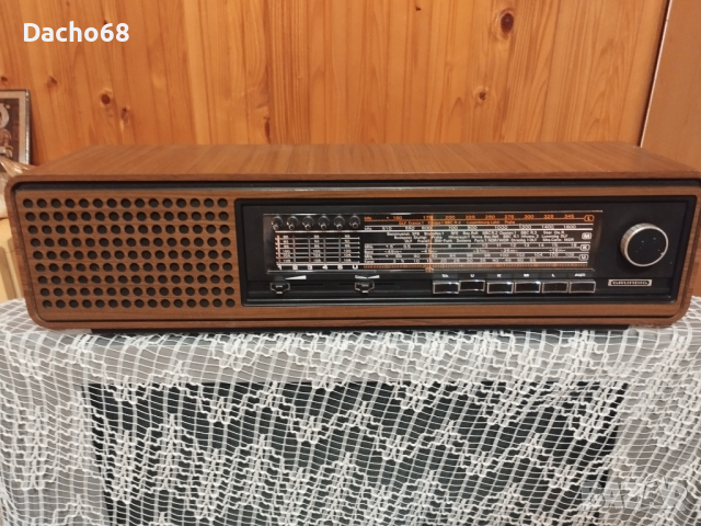 Радио Grundig, снимка 1 - Аудиосистеми - 44658559