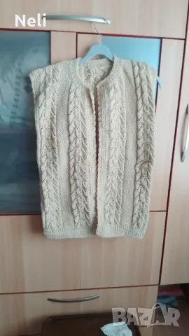 Дамски елек от чиста вълна, плетено на ръка, бяло