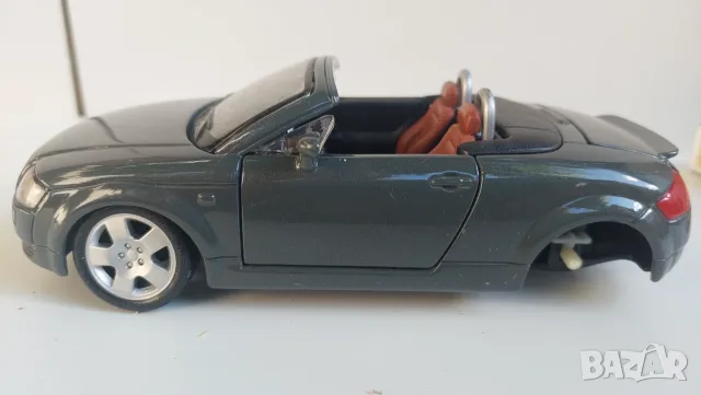 Audi TT ROADSTER Maisto 1/24, снимка 5 - Колекции - 56058658