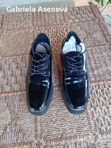 Лачени обувки, снимка 4 - Дамски ежедневни обувки - 50602416